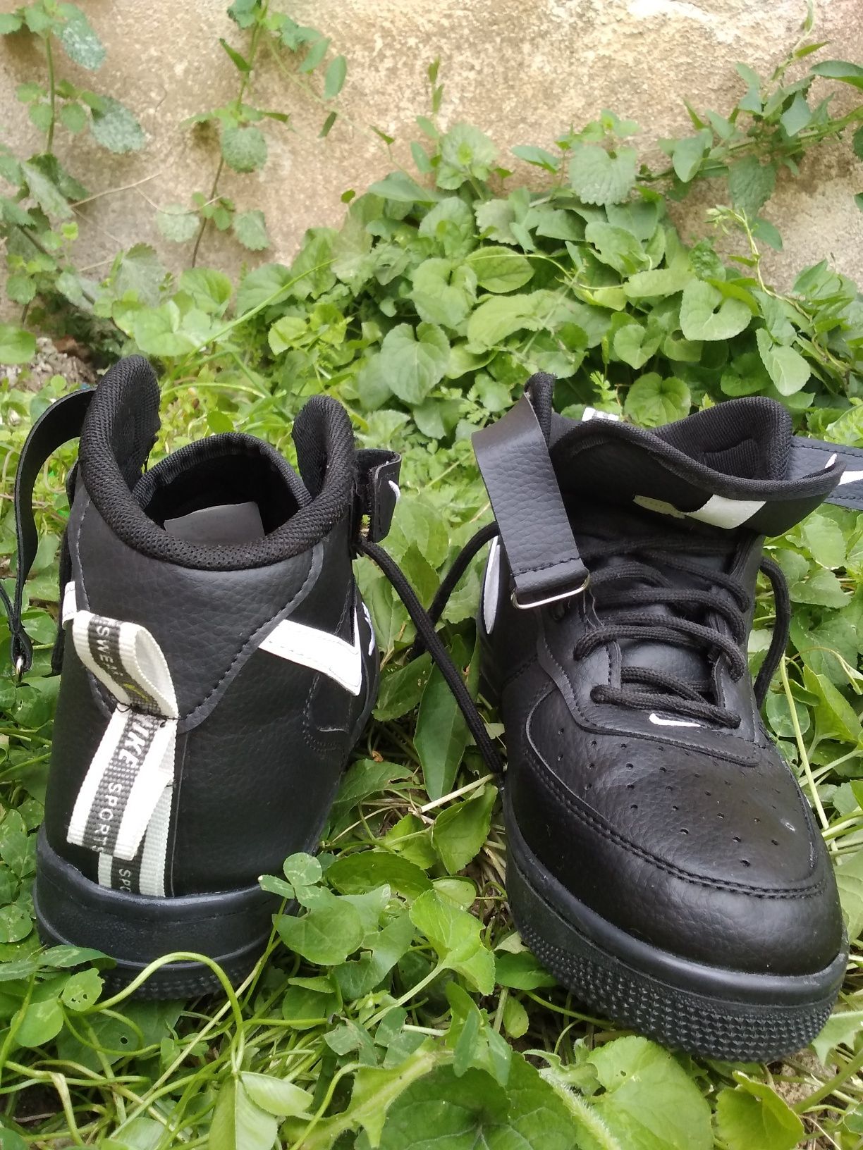 Обувки NIKE НОВИ !!!