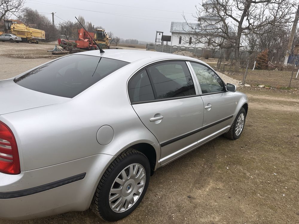 Skoda superb 1.9 tdi proprietar de noua