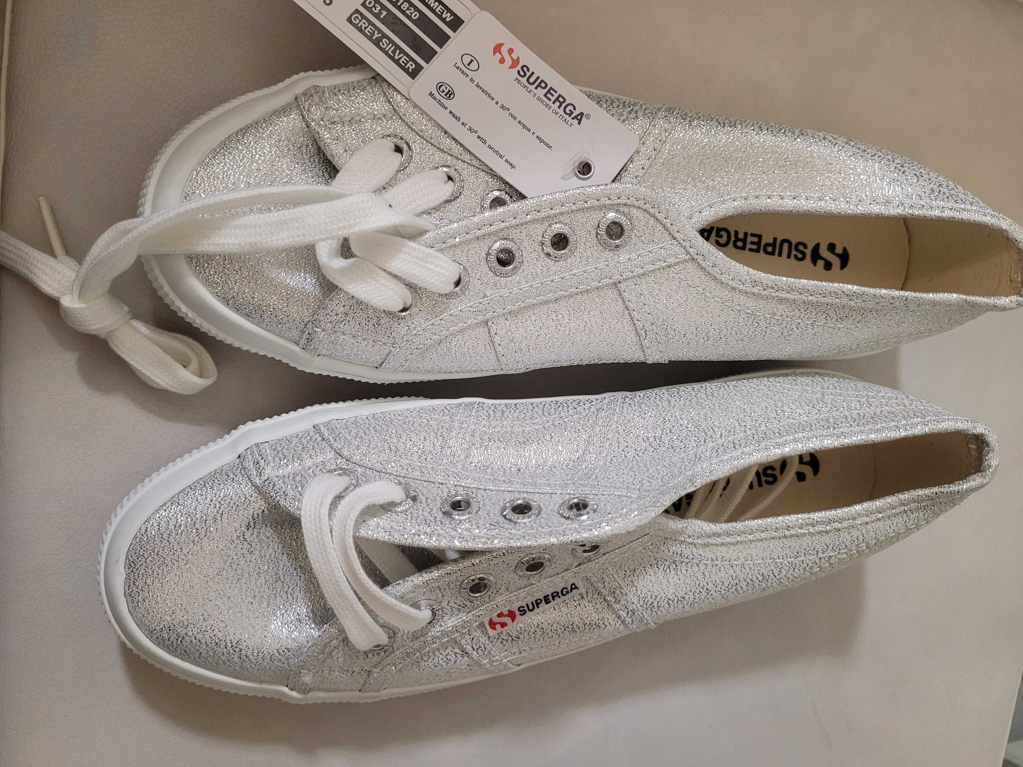 Нови лъскави сребърни кецове Суперга Superga за вашето парти