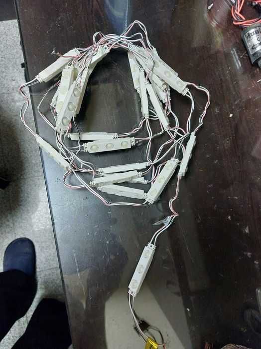 Vand siruri de LED-uri