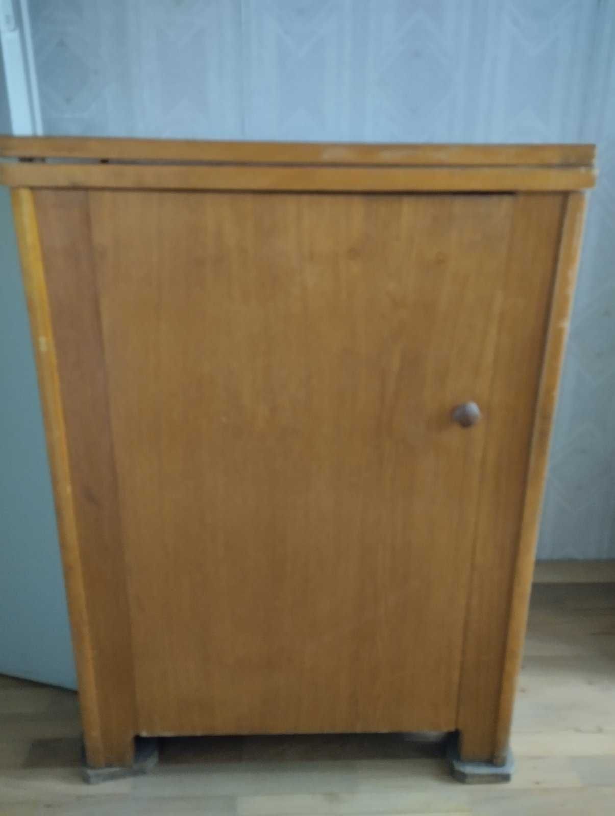 стара ръчна шевна машина
