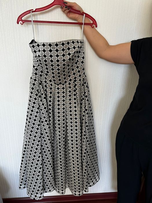 Продаю платье! Изабель Гарсия. Открытые плечи.