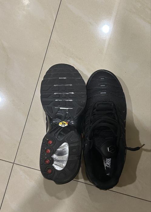 Nike air tn culoarea neagra