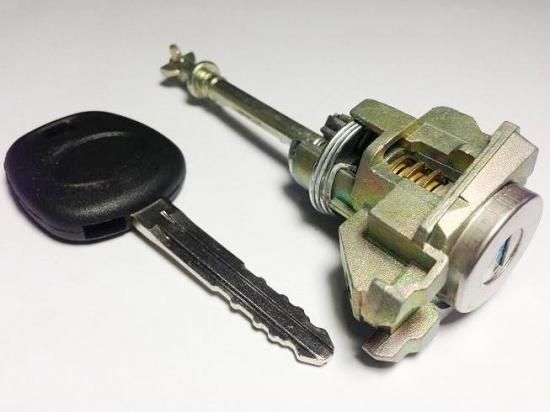 Изготовление автомобильных ключей по замку "личинке"