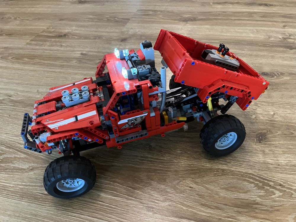 LEGO 42029: Customised Pick-Up Truck Motorizat cu telecomanda