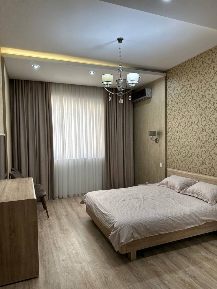 3/4/7 аренда центр 1300$ метро Айбек