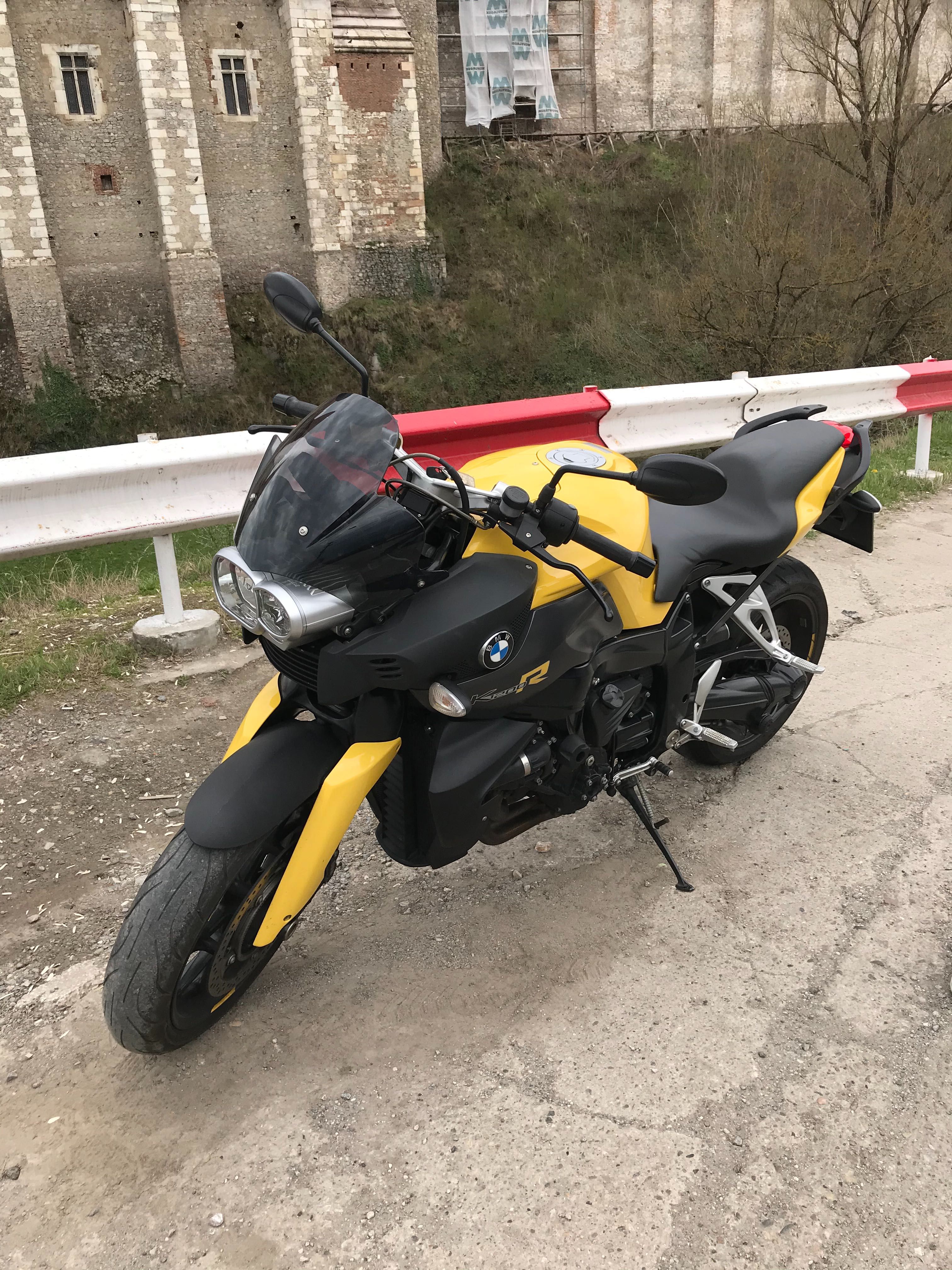 Vând BMW k 1200r accept schimburi pret negociabil