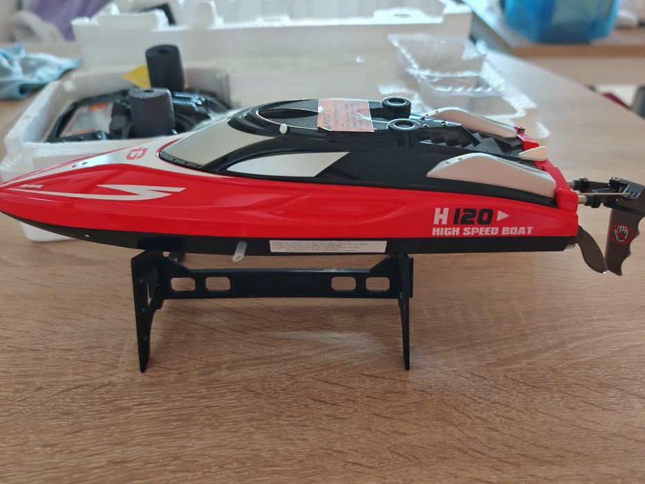 DEERC H120 - Бърза RC лодка с дистанционно , 2.4GHz + 2 батерии 7.4V