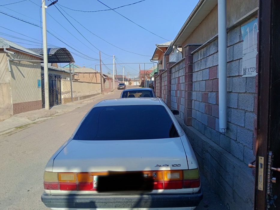 Ауди 100 Сарыағаш