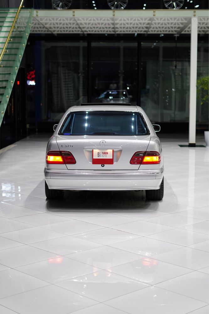 Mercedes Benz W210 E320