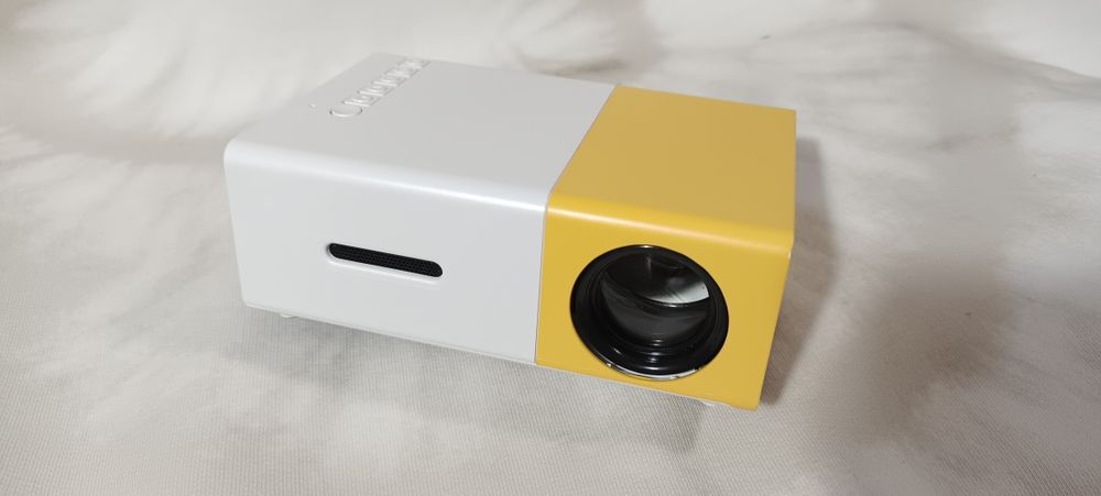 мини-проектор YG300.