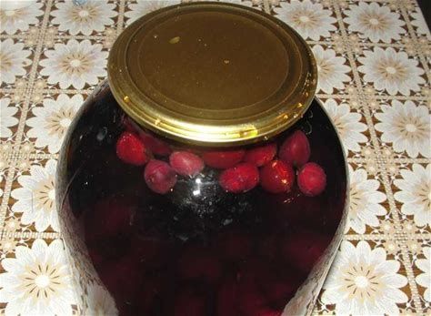 Компот из вишни .