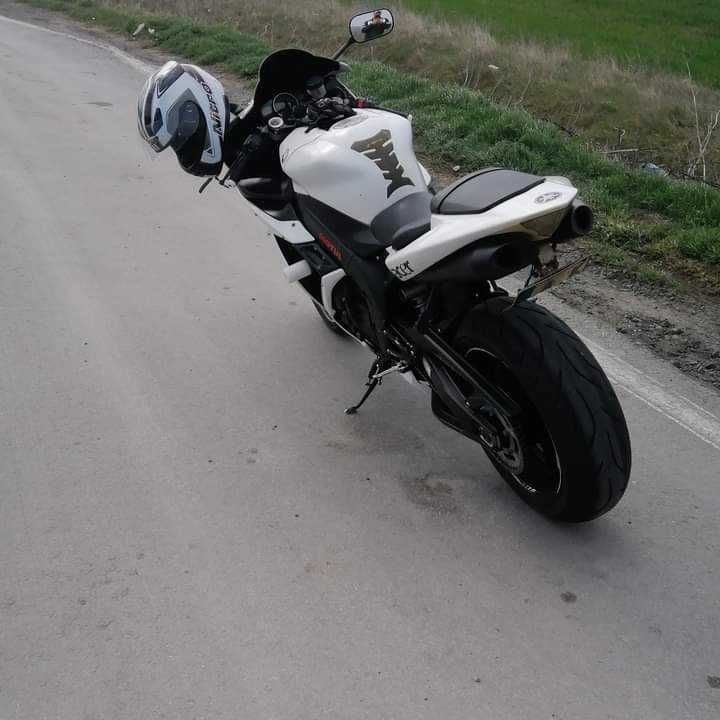 Yamaha YZF R1 бял