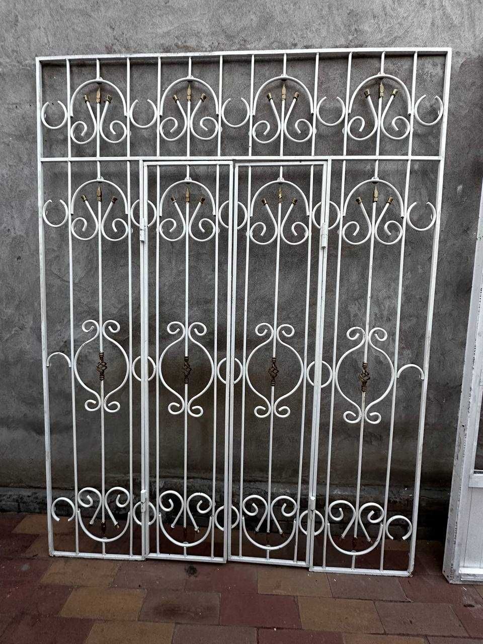 Решётка для входной двери 1,9 x 2.5м