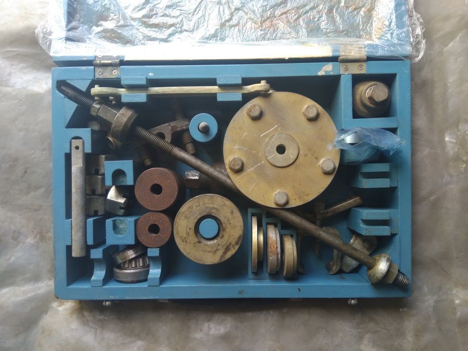 Продам Набор приспособлений д/ремонта автомобилей Москвич (20 тыс)