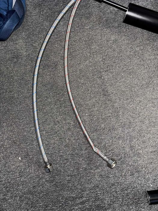 Baterie bucătărie neagră cu furtun extensibil, design modern