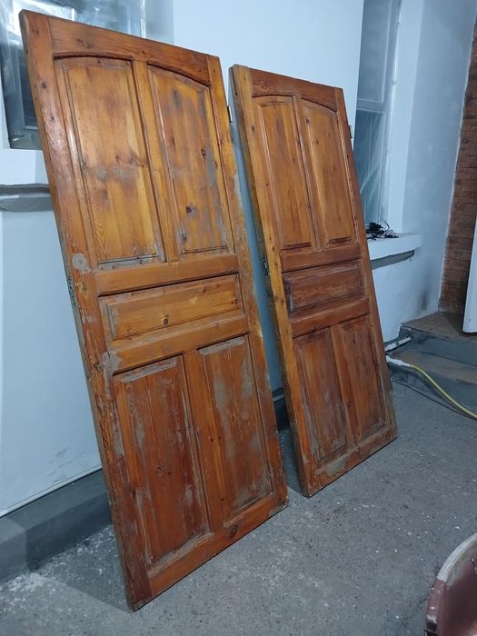 Двери деревянные 2шт.