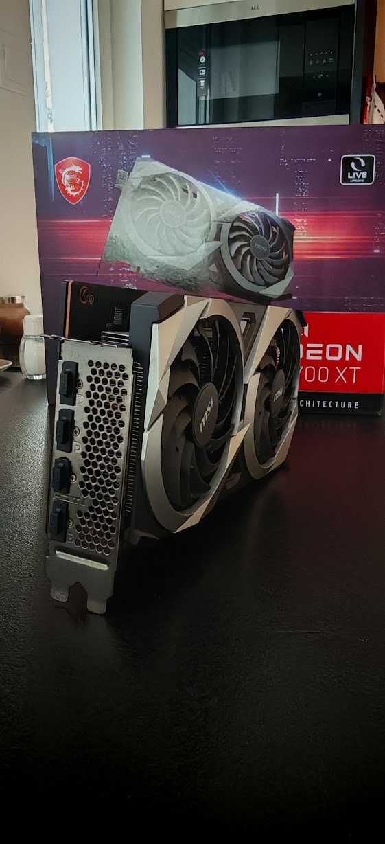 Продавам Перфектна Видео Карта MSI Mesh 2X RX 6700XT 12GB OC в кутия