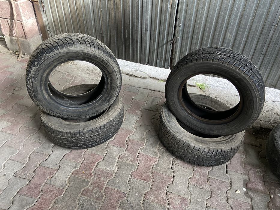 Продам шины размер 205/65/15