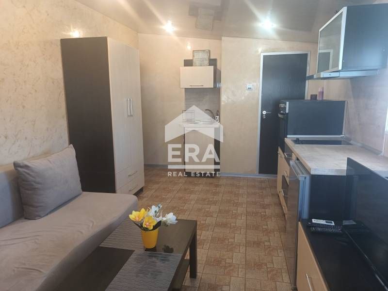 Дава се под наем Едностаен апартамент в Варна, Център - 18 кв.м за 255 € - Снимка #1