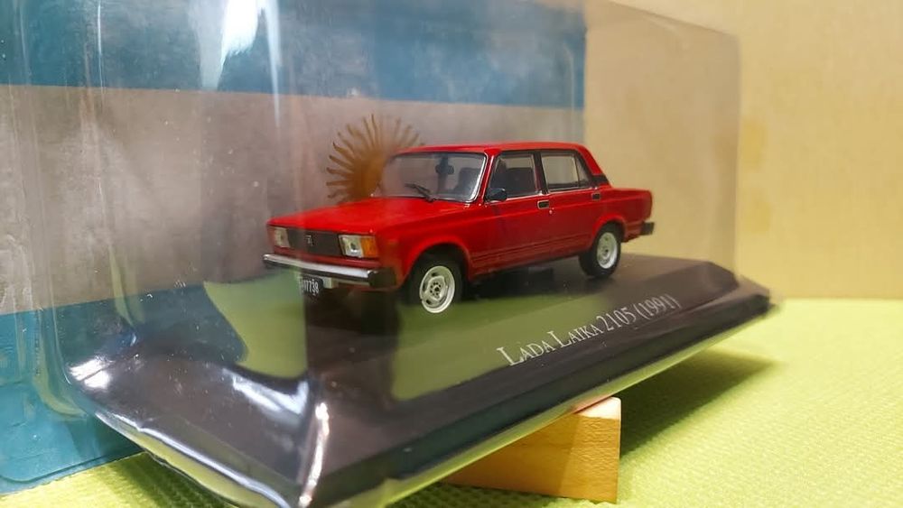 Lada 2105. Цена: 50лв. (1/775). Мащаб 1:43, метал и пластмаса