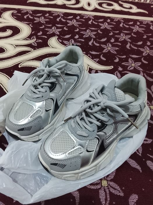 Кроссовка 5000тг