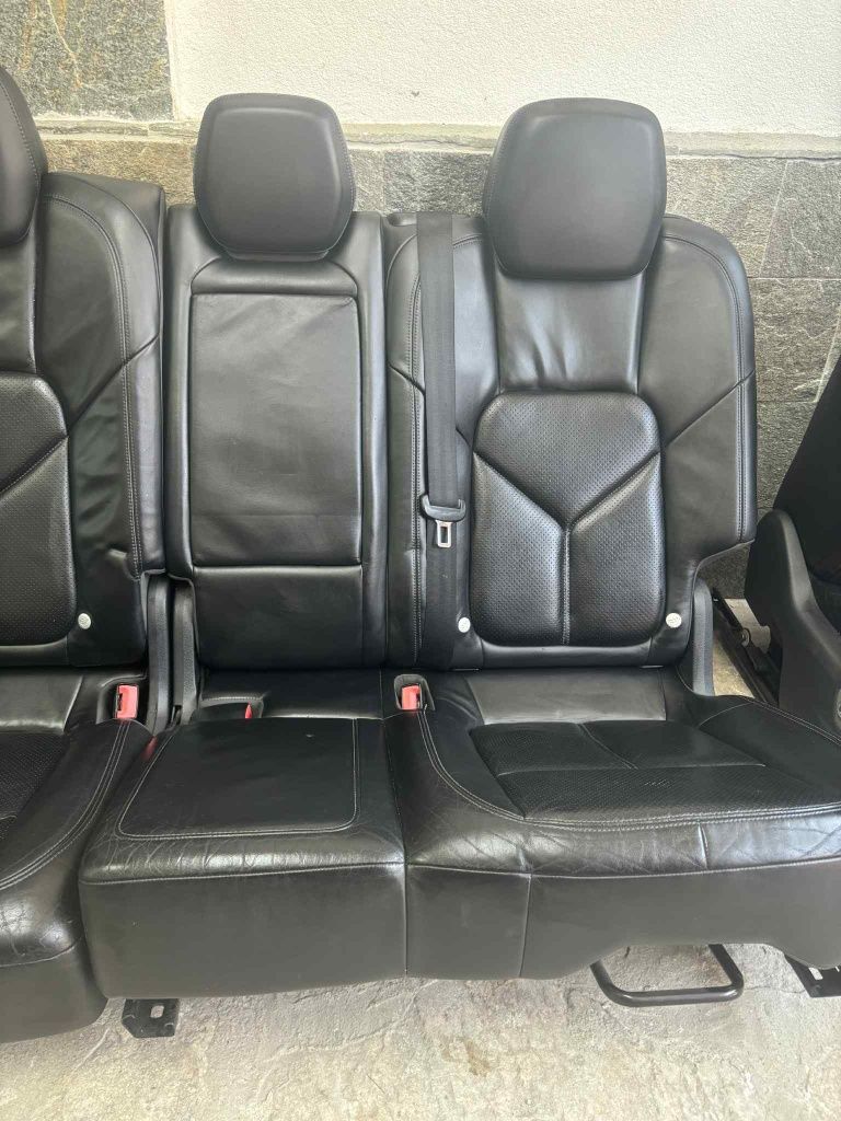 Porsche cayenne кожен салон