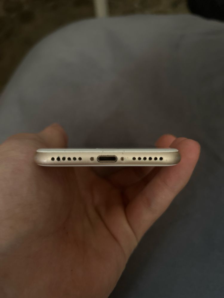 Продам срочно iphone 7