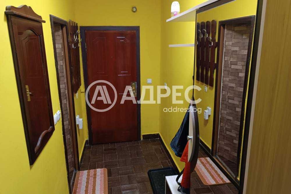 Под наем двустаен апартамент в центъра на града