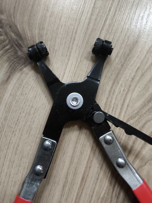 Клещи за скоби за водни съединения