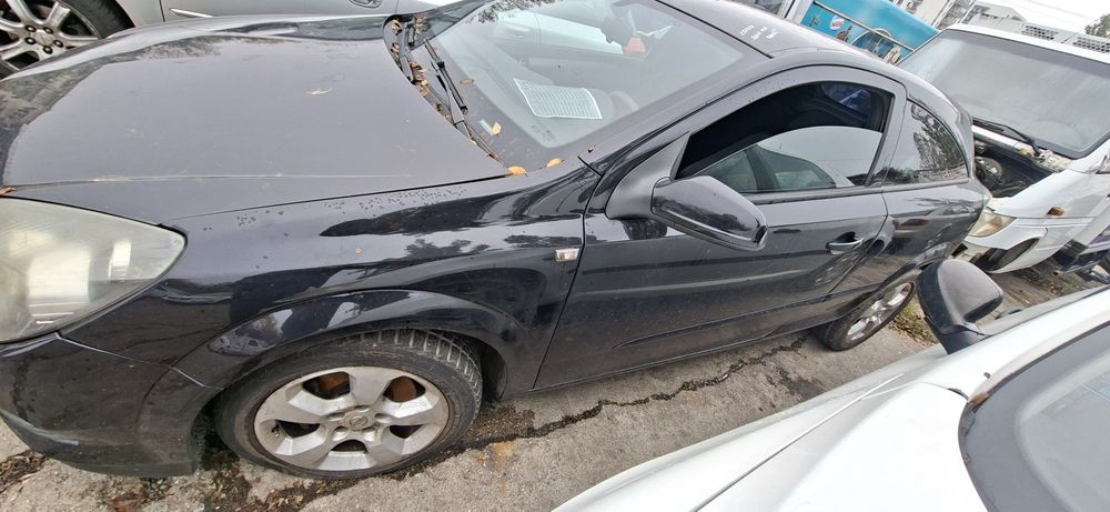 Dezmembrez Opel Astra H GTC  1.7D 2006