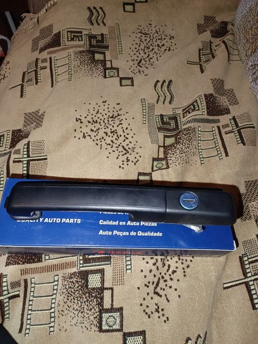 Продам левую переднюю ручку Фольксваген пассат В3