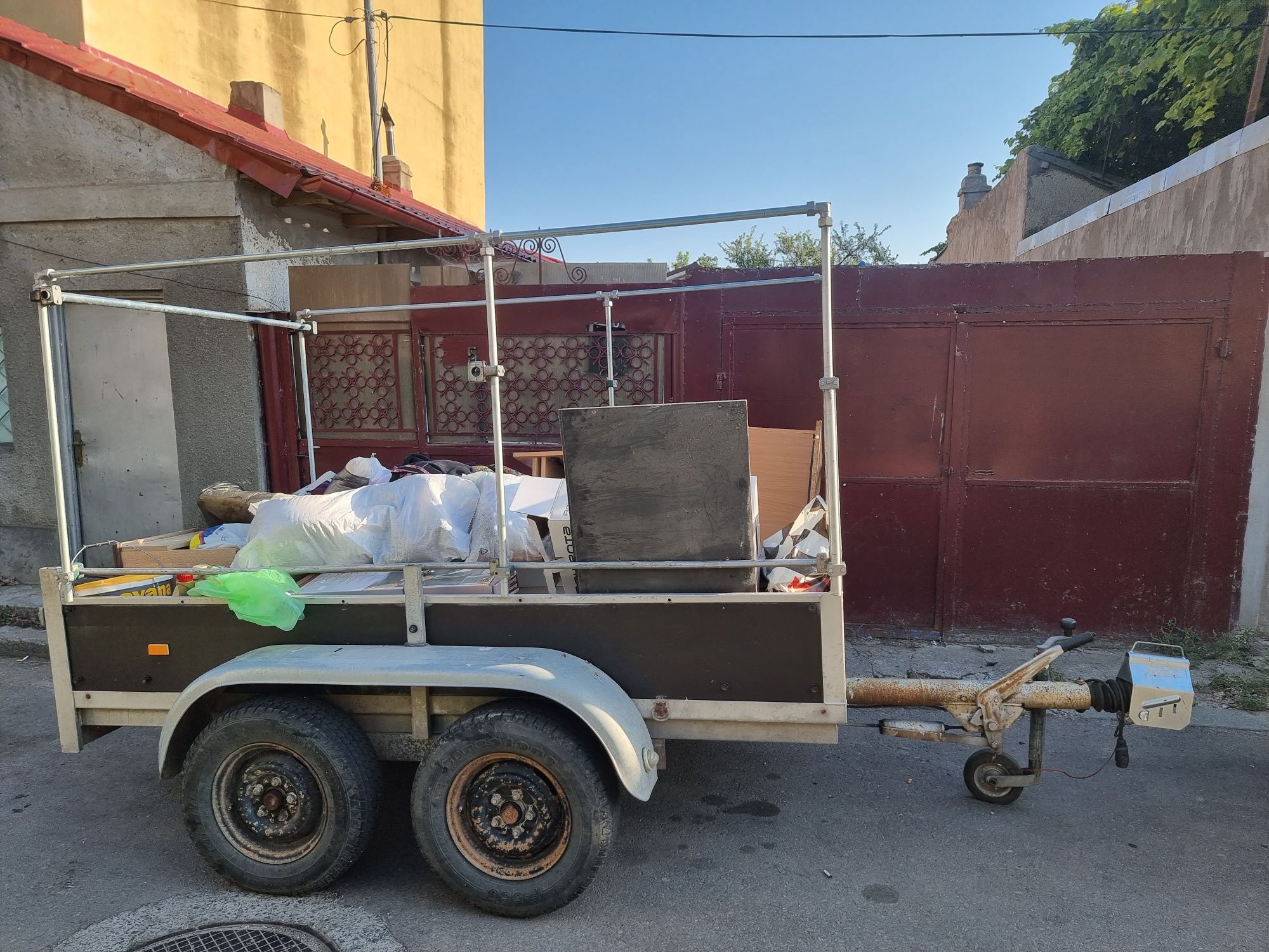 Remorca auto 2 tone \Se negociază/