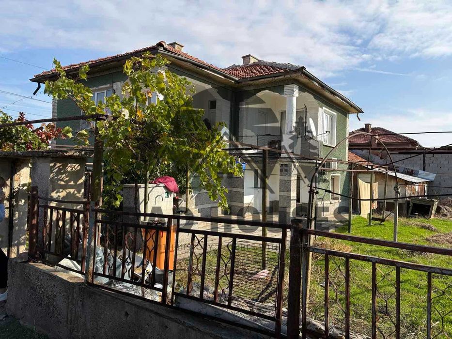 Продавам къща с. Конуш, общ. Асеновград