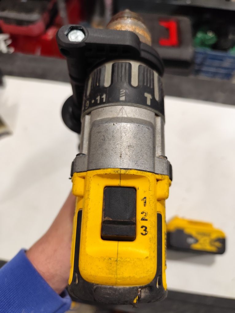 Топ безчетков акумулаторен удърен винтоверт Девалт DeWALT DCD996 + 5Ah