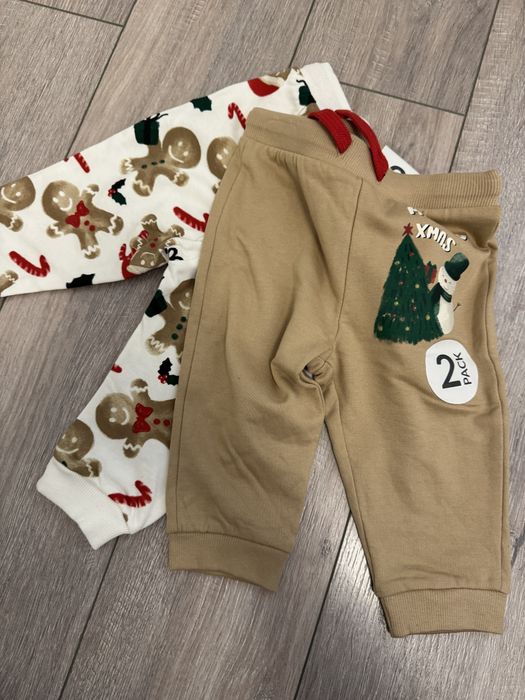 Lot hainute noi de Craciun