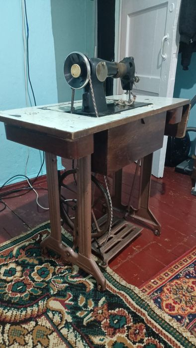 Рабочая Швейная машинка советский