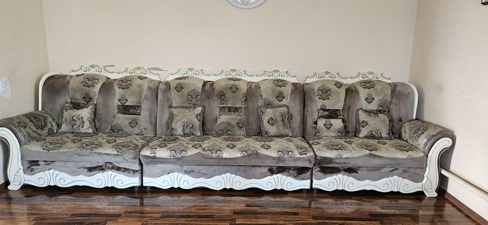 Продам диван в отличном состоянии.