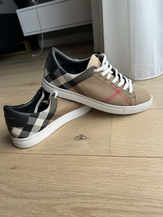 Adidasi Burberry originali