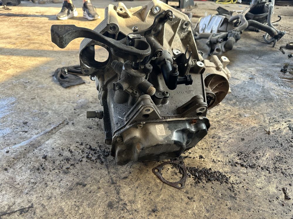 02T 301 103 М - Ръчна кутия за VW,Skoda,Seat бензин 1.2i ,1.4i