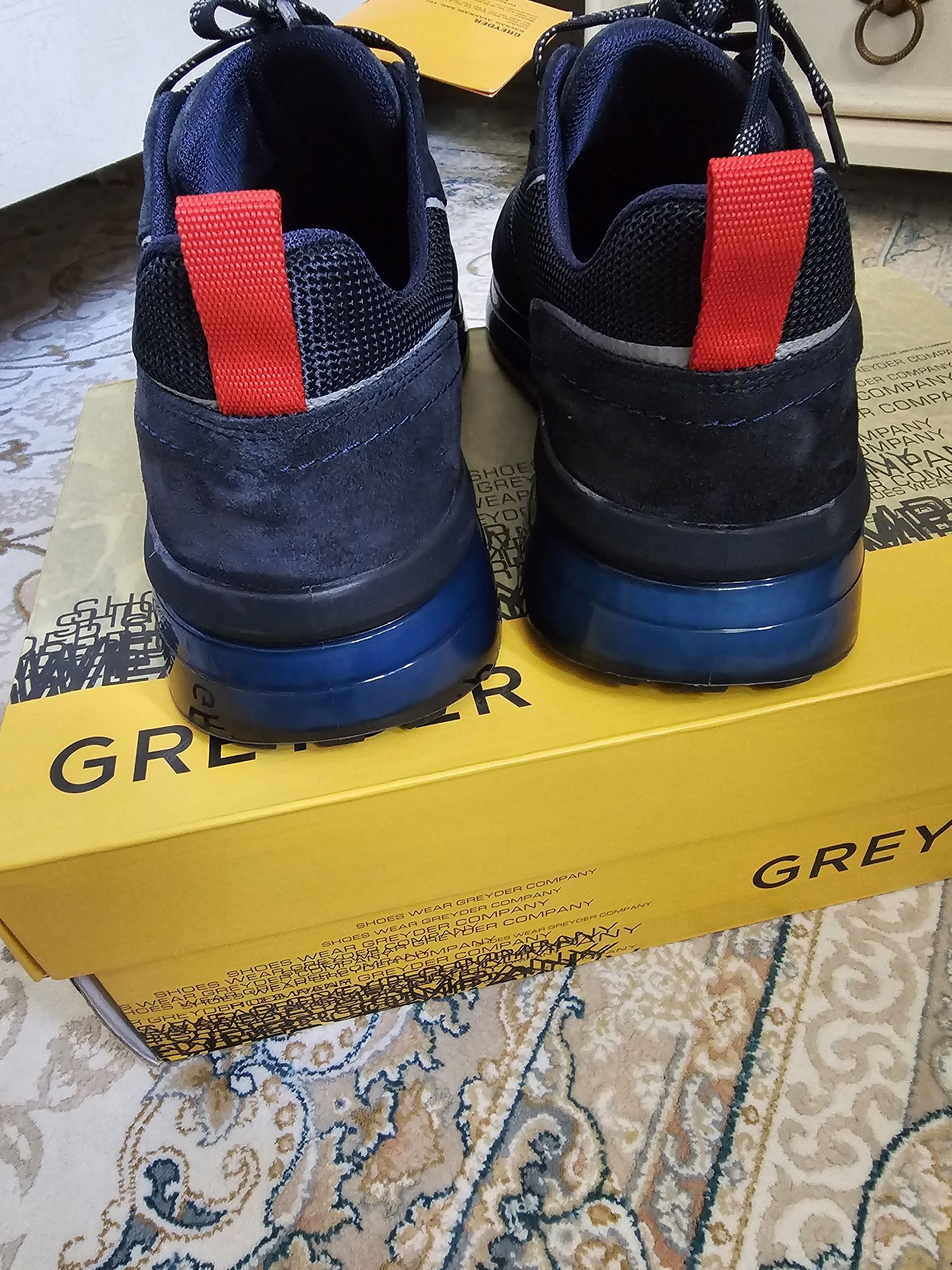 Продам шикарные кроссовки "Greyder"