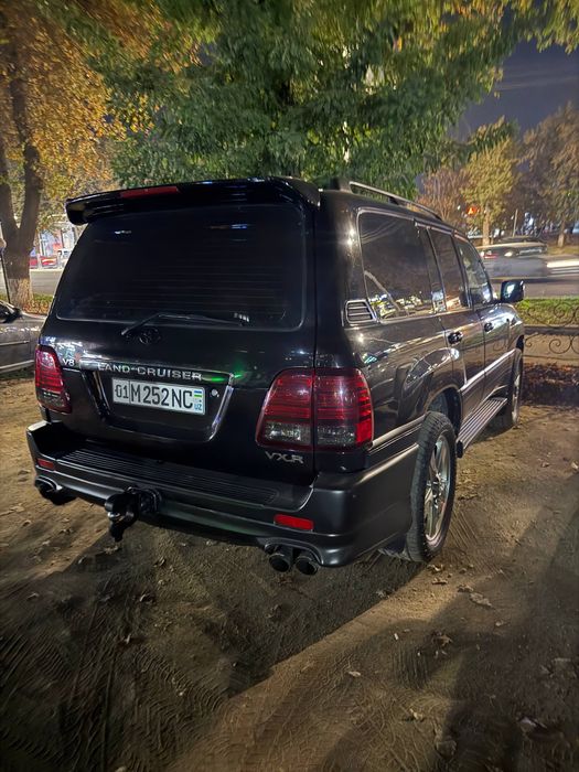 Tayota 2000 yil qora rang