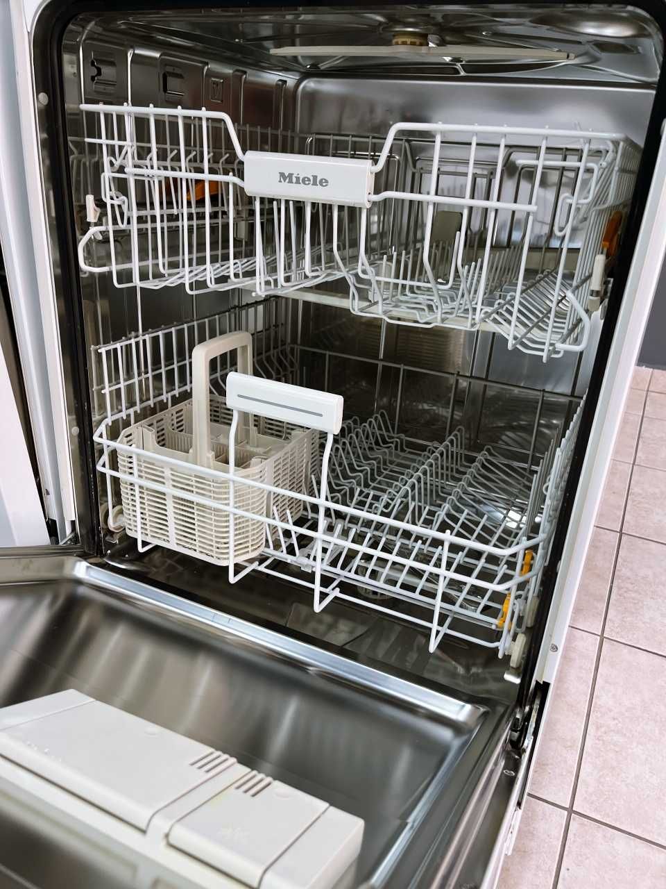 Miele G4940 sc свободностояща миялна /24 мес гаранция