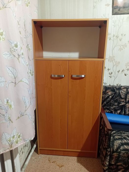 Шкаф стеллаж. Диван тахта. Платяной шкаф. Вешалка. Угловая полка.