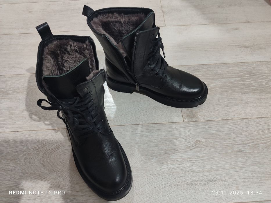 Здравствуйте. Продам зимнюю обувь. Натуральная кожа и натуральный мех.