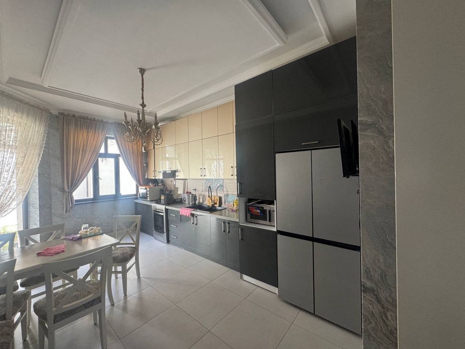 КОТТЕДЖ ИЗЗА махалля.  Евро ремонт срочно Продается