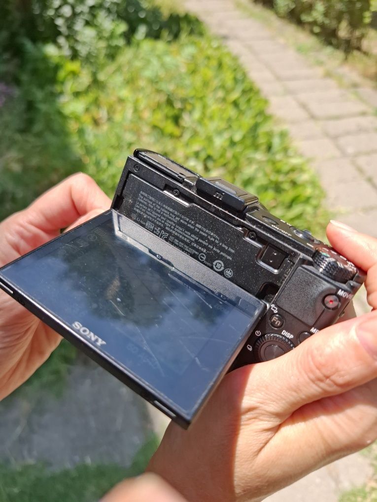 Компактен дигитален фотоапарат  SONY Cybershot RX100 MARK II