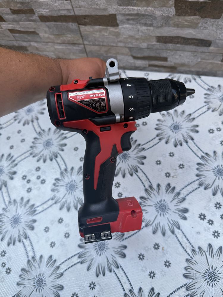 Акумулаторен винтоверт MILWAUKEE M18