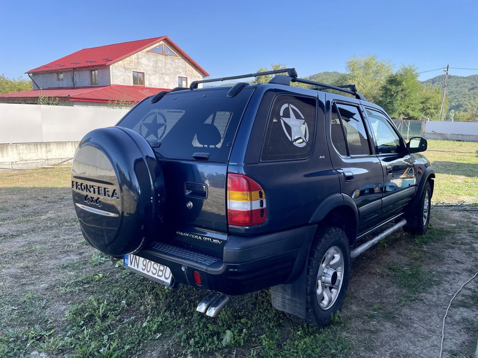 Opel frontera.