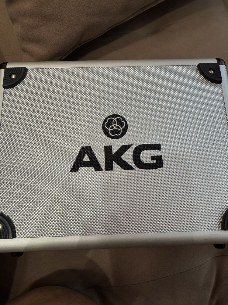 AKG C414XLII вокальный конденсаторный микрофон